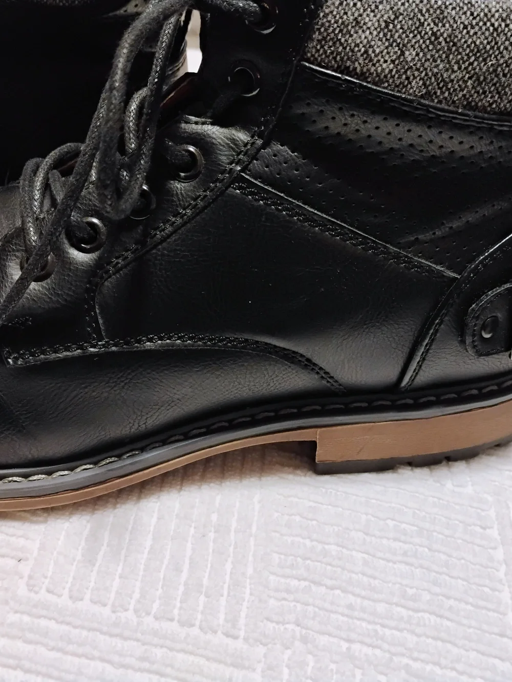 Steve Madden Black Leather Lace-Up Chukka Ankle Boots with Tan Collar